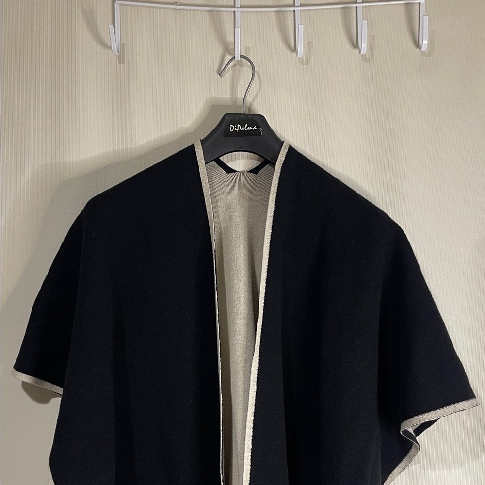 Kerisma Reversible Two Tone Elegant Black and Cream Women’s Poncho Wrap Like New - Picture 4 of 9